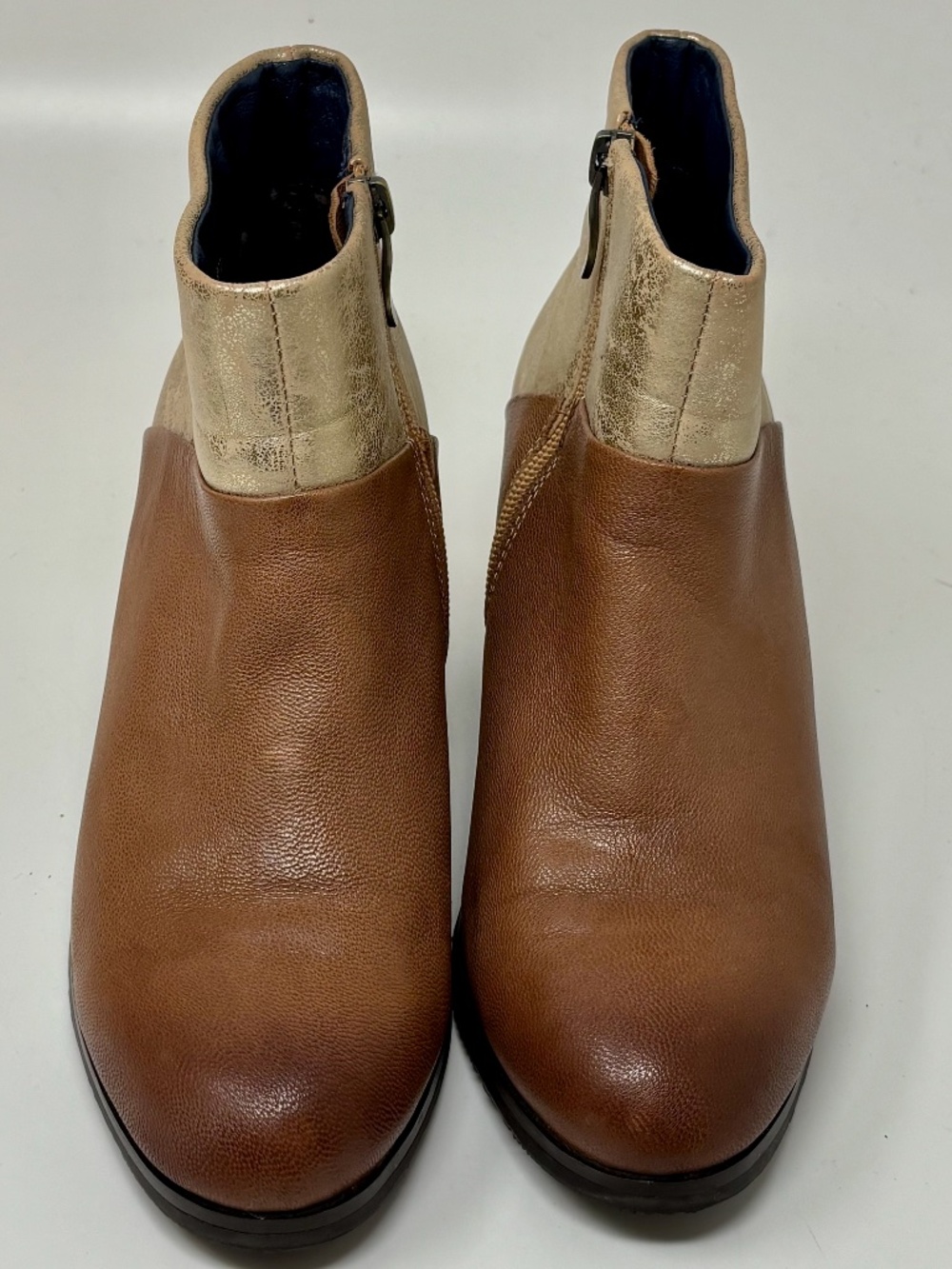 Elite By Corkys Womens Size 8 Ankle Boots Tan Gold Metallic Leather Joyful 2.5"